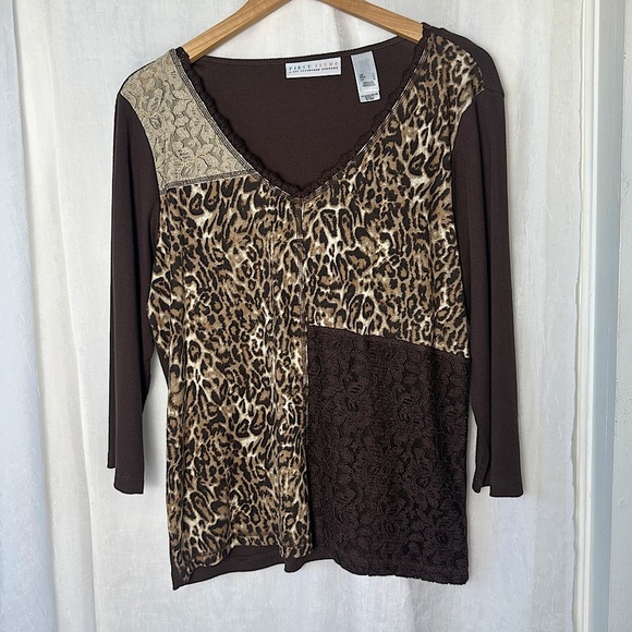 3/$20💥 Liz Claiborne Mixed Media Animal Print & Lace Stretchy V- Neck Blouse‎ - Picture 16 of 16
